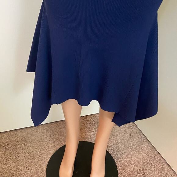 Bebe Ribbed Cold Shoulder Ruffle Trim MIDI Dress Size S NWT - Picture 4 of 6